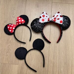 Minnie ears sparkles with polka dot bow. 2 kids Minnie Mickey
